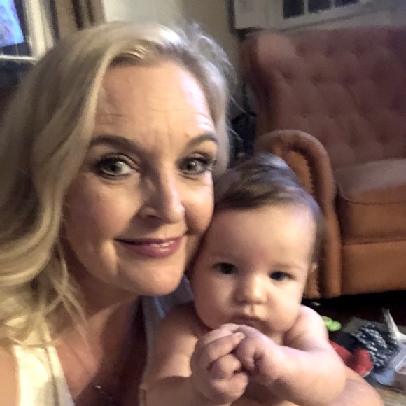 Meet your Posher, Laura - Picture 1 of 1